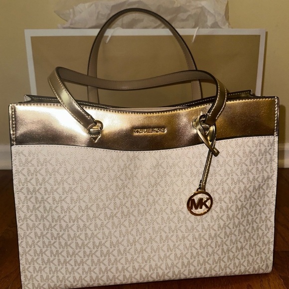 Michael Kors Golden Large Jet Set Travel Logo Multi-Pocket Tote Bag - Picture 1 of 15